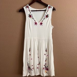 Altar’d State Mini Sleeveless Floral Embroidered Dress Size Large